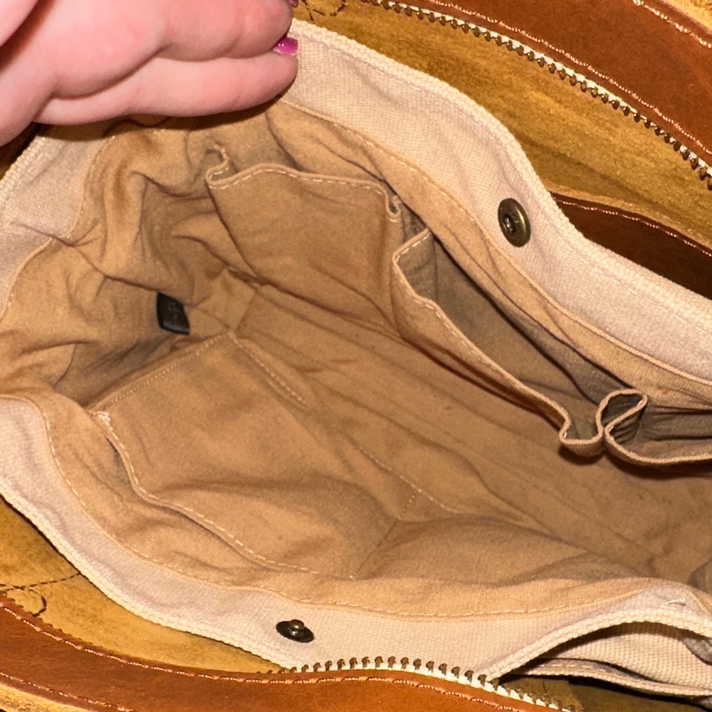Portland Leather Goods Lola Medium Crossbody - Picture 3 of 3